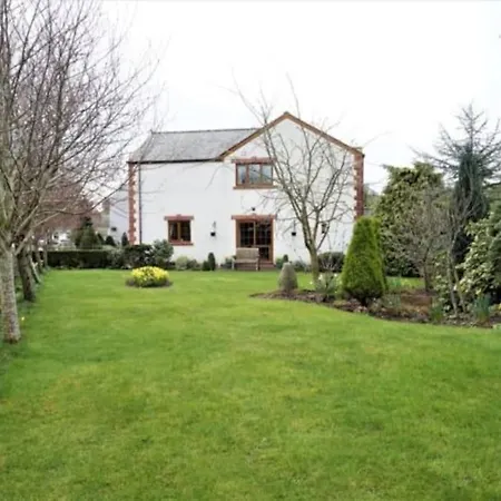 Large Modern House In Small Rural Hamlet. Holiday home Duddon